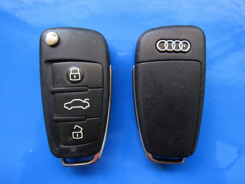 Cheie cu telecomanda Audi A3 3but 8V0837220 48CAN LOCKED 433 SH